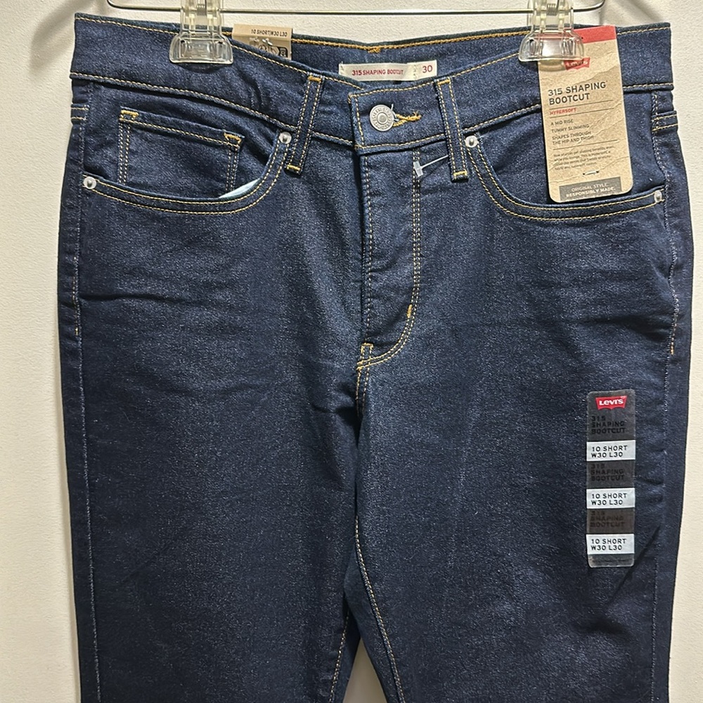 Levi's Jeans - Picture 3 of 4